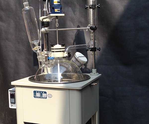 单层玻璃反应釜和双层区别是什么？